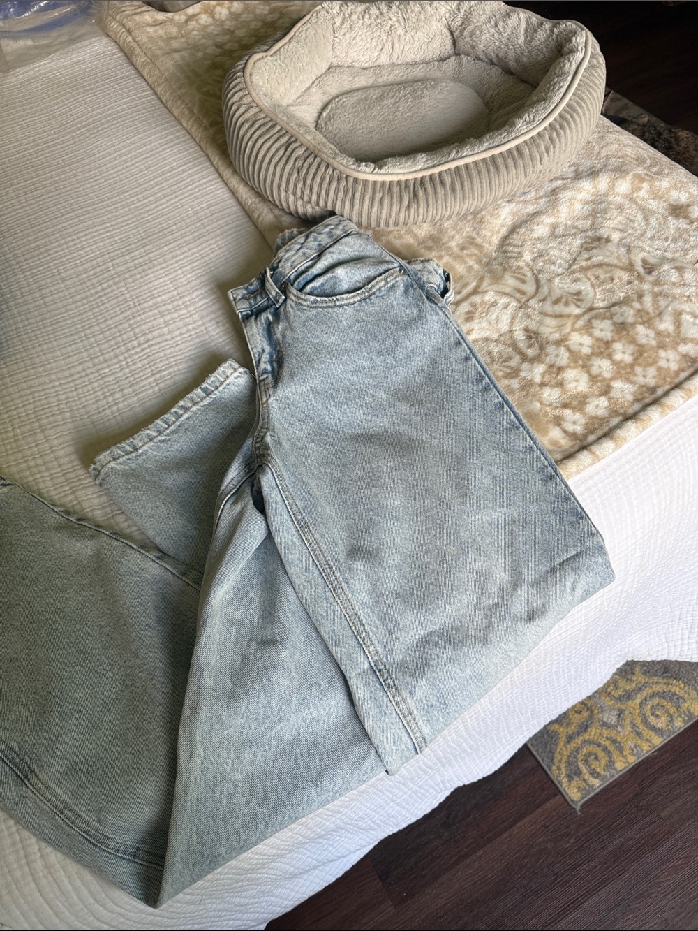 Women’s Light Wash Blue Jeans - Classic Straight Fit